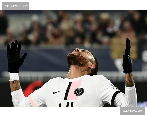 巴黎圣日耳曼闪击得手却因防线疏漏痛失主场胜利